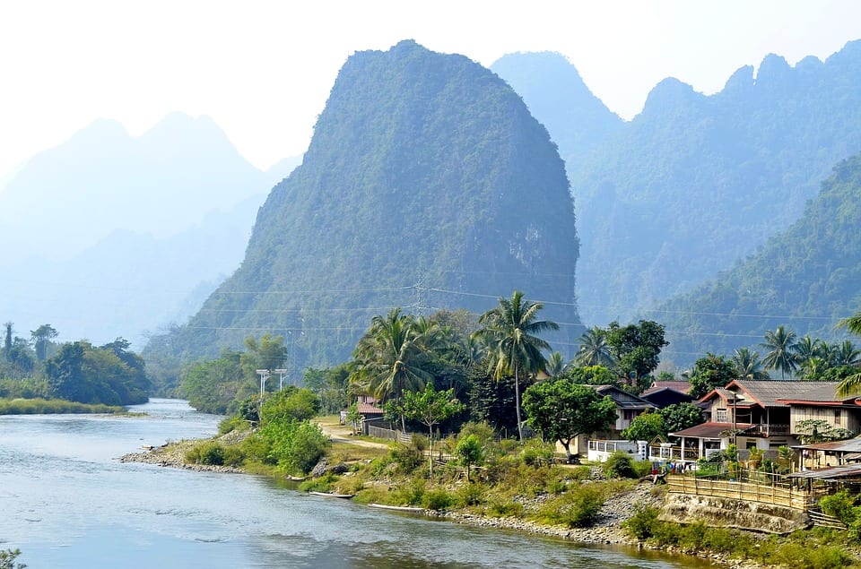 Лаос перестаёт выдавать визы туристам