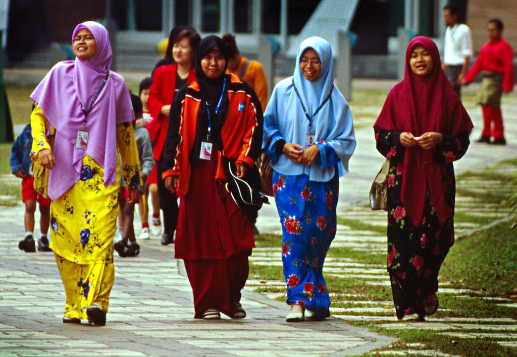 Малайское правительство извиняется за то, что призвало женщин “не пилить мужей” во время карантина