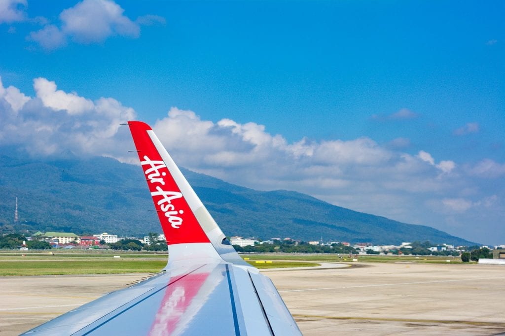 AirAsia возобновляет внутренние рейсы