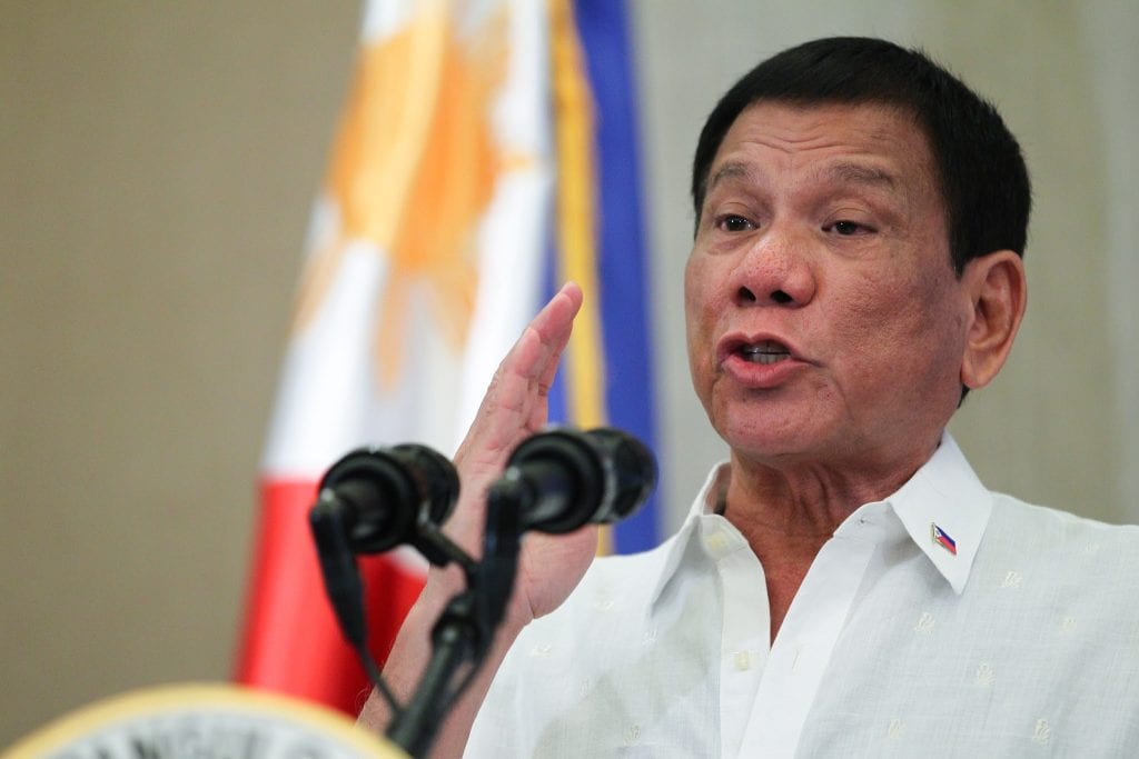 Президент Филиппин приказал расстреливать нарушителей карантина