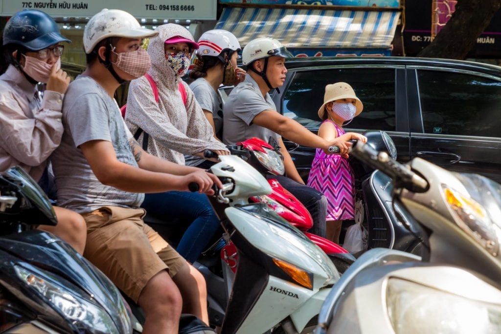 Вьетнам вводит штраф за хождение без маски