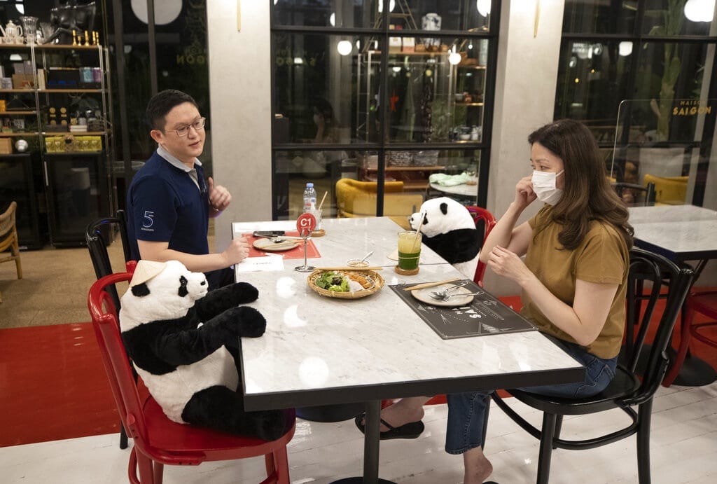 В ресторане Бангкока поселились панды