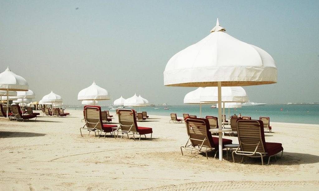 Дубай ввел правила поведения на пляжах в период пандемии