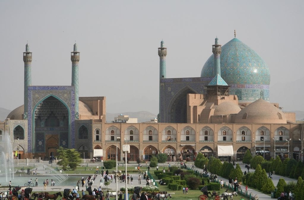 В Иране открываются мечети и музеи