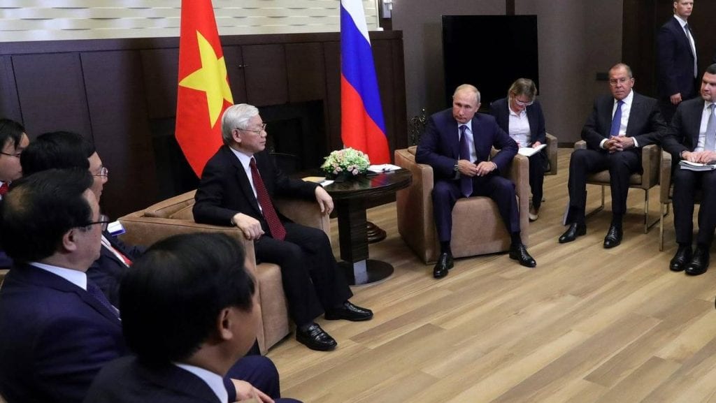 Путин поблагодарил Вьетнам за помощь в борьбе с коронавирусом