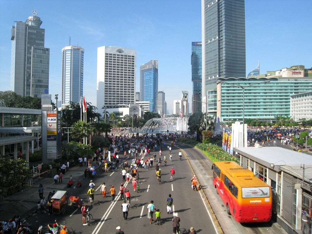 Столица Индонезии выходит из карантина
