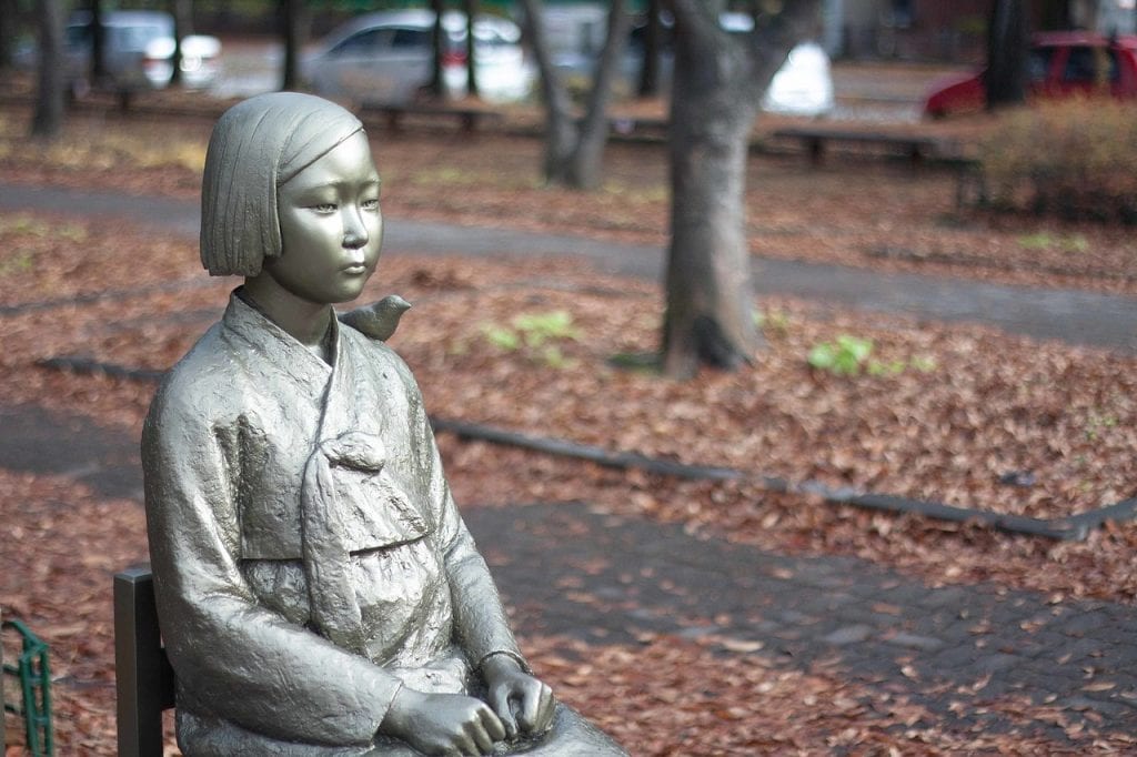 В корейском ботаническом саду появилась статуя женщины для утешения