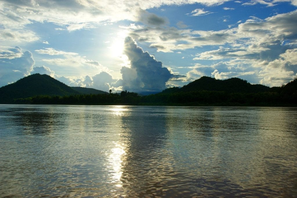 Лаосский проект плотины  пугает соседей