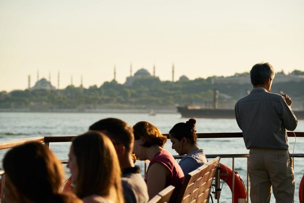 Турция вводит ограничения для жителей и туристов