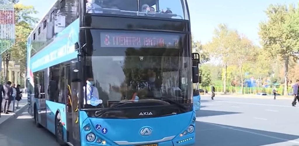 Первый в Таджикистане двухэтажный автобус обкатывают на улицах столицы