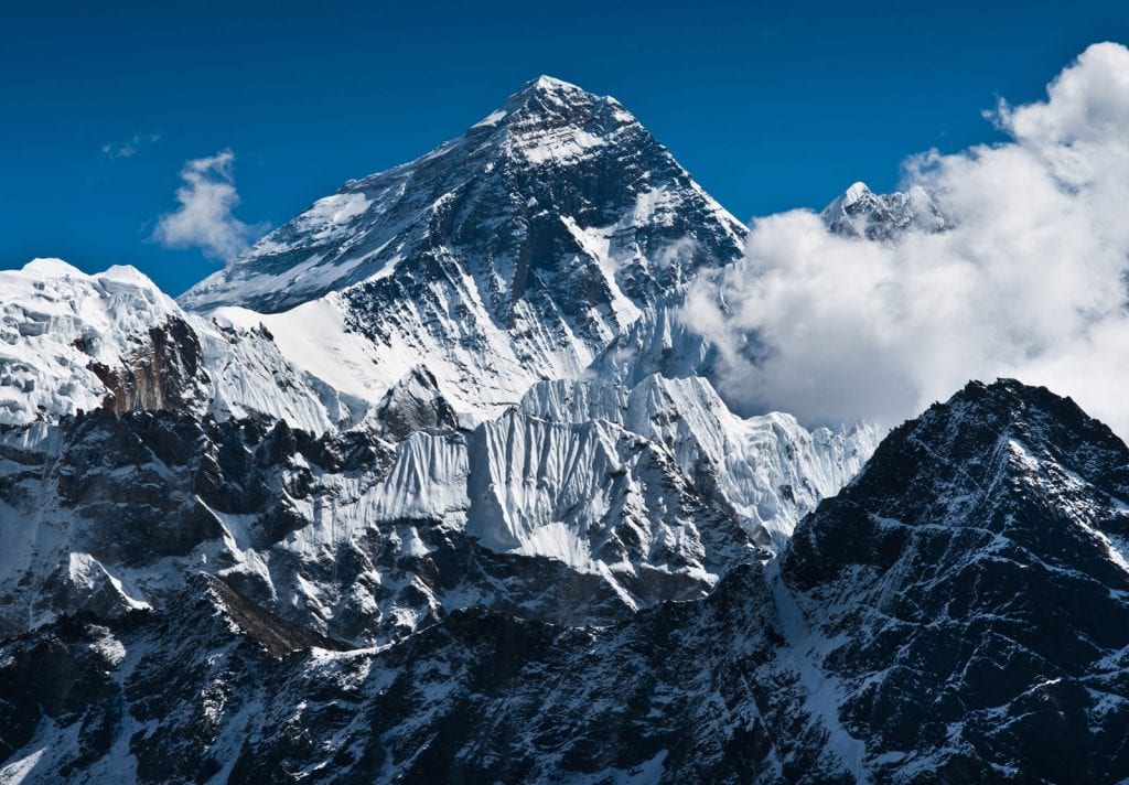 Эверест вырос почти на метр