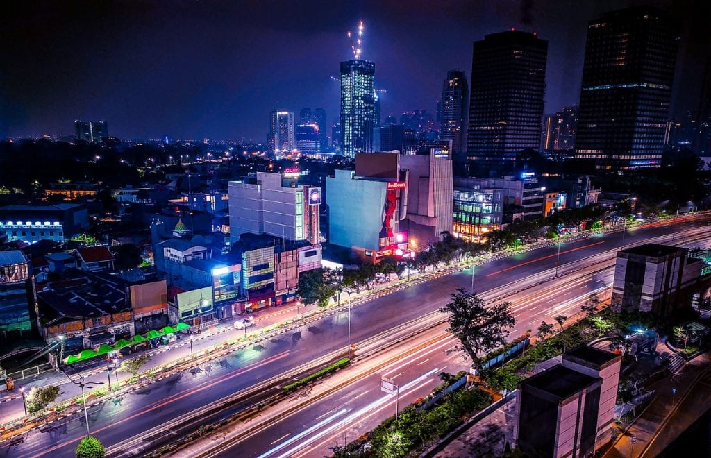 В Джакарте на три недели ввели подобие комендантского часа