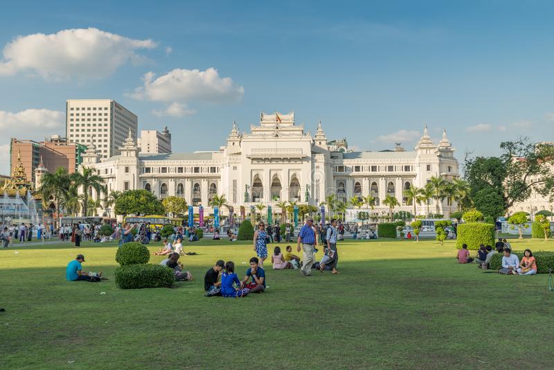 В Янгоне закрылись все парки