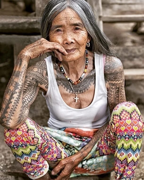 В татуировках одни старики