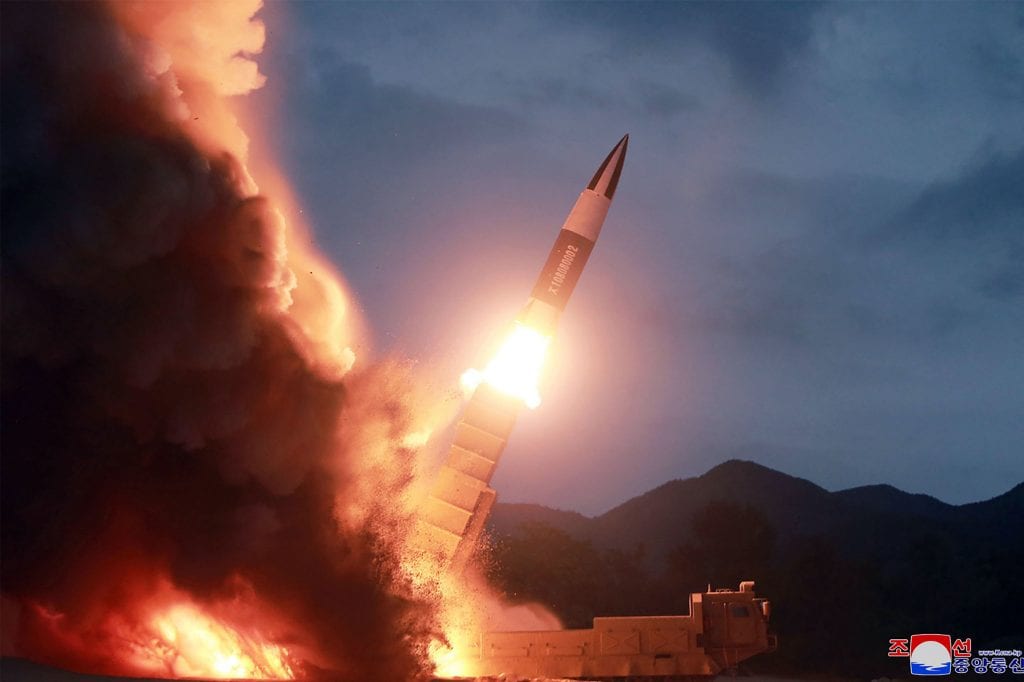 Северная Корея выпустила еще две ракеты