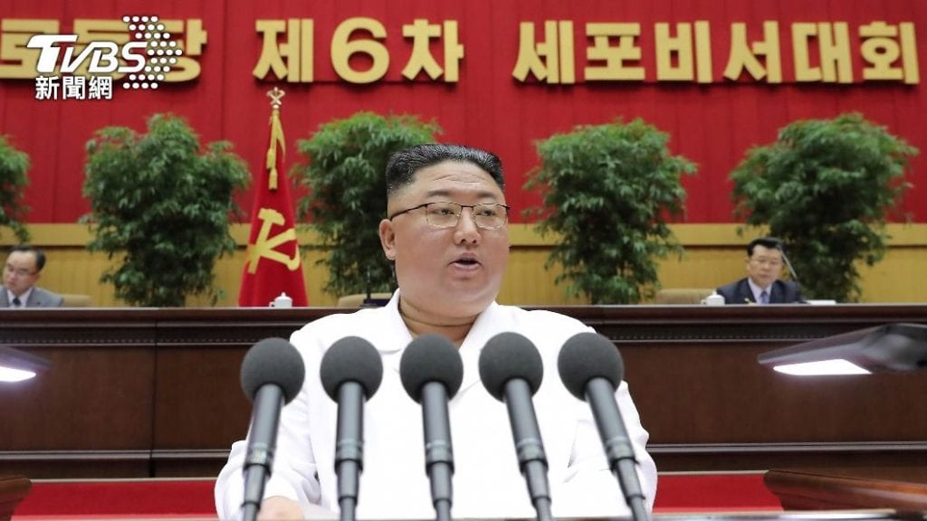 Ким Чен Ын предупреждает, что Северную Корею ждет “тяжелый марш”