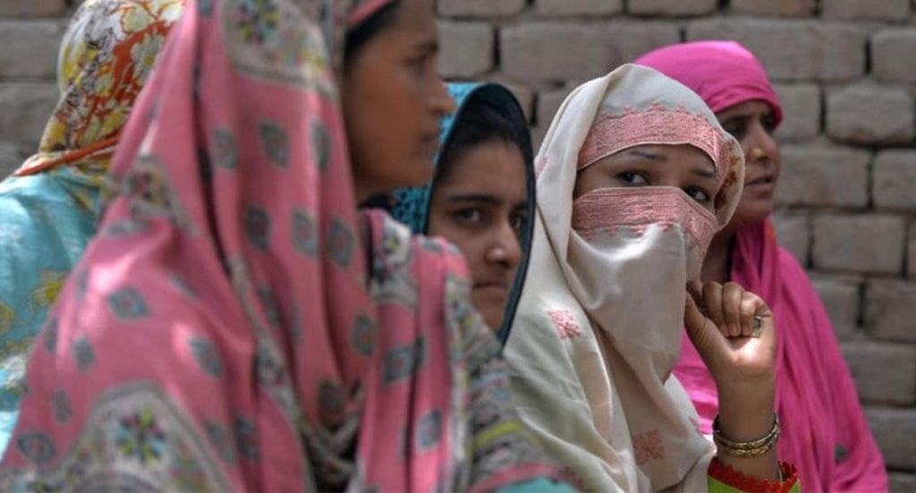 Премьер-министр Пакистана объявил, что в сексуальном насилии виноваты сами женщины