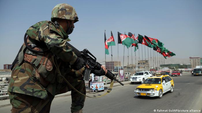 Тысячи афганцев бегут из-за начала боевых действий