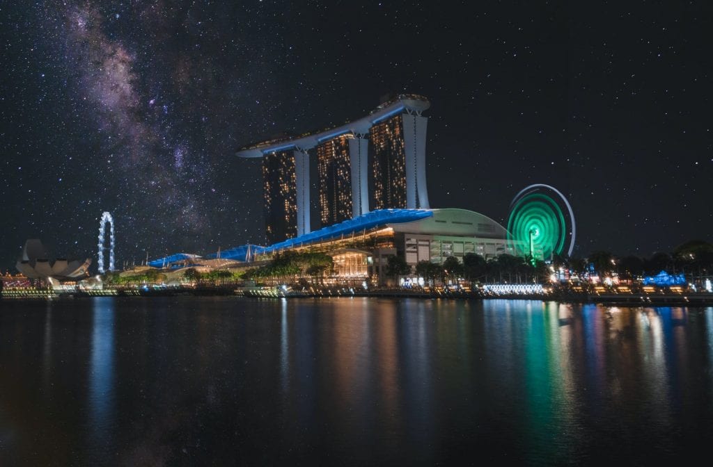 Сингапур вводит 21-дневный карантин для путешественников