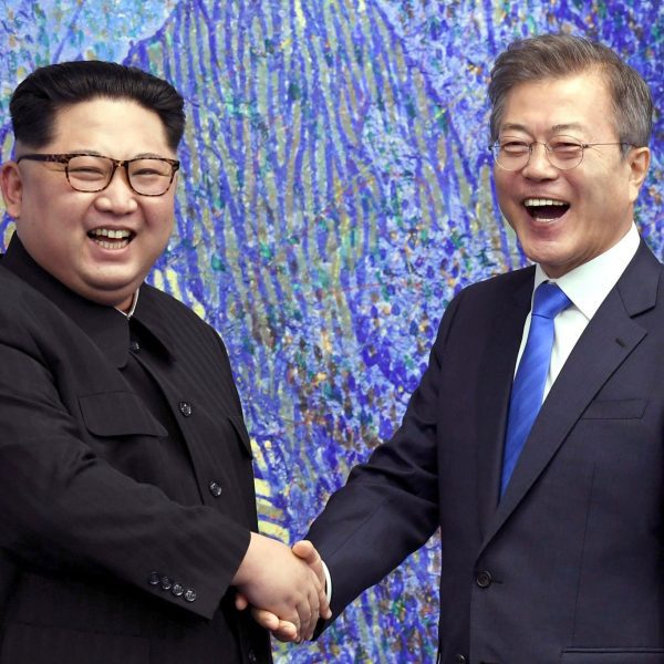 Северная и Южная Кореи восстановили горячую линию спустя год молчания