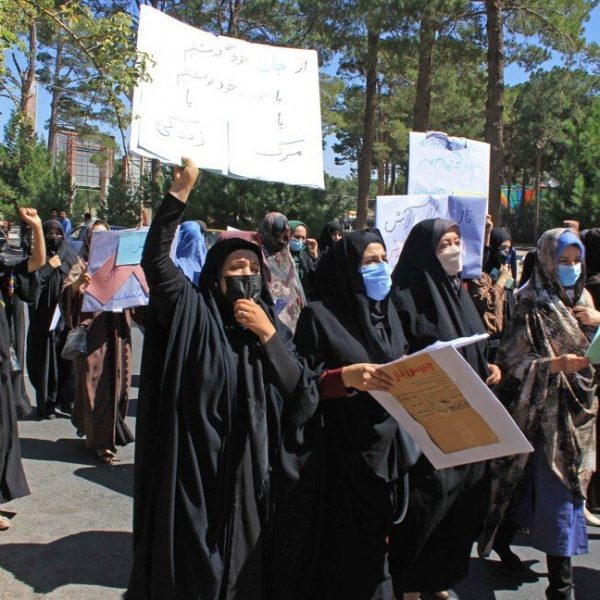 В Афганистане женщины устроили акции протеста