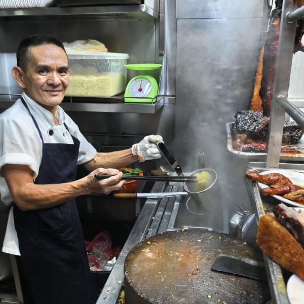 Самая дешевая закусочная в Сингапуре лишилась единственной звезды Мишлен
