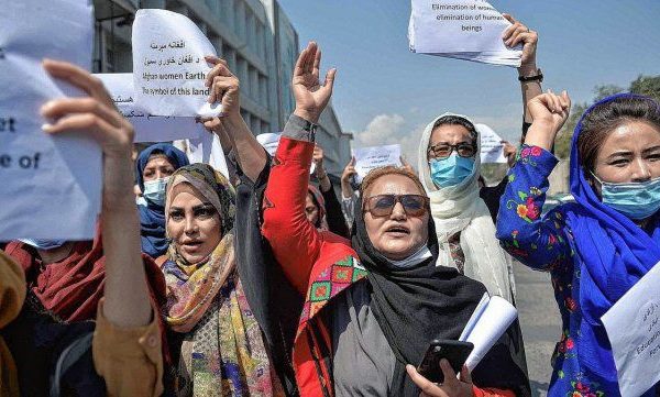 В Афганистане женщины снова вышли на митинг